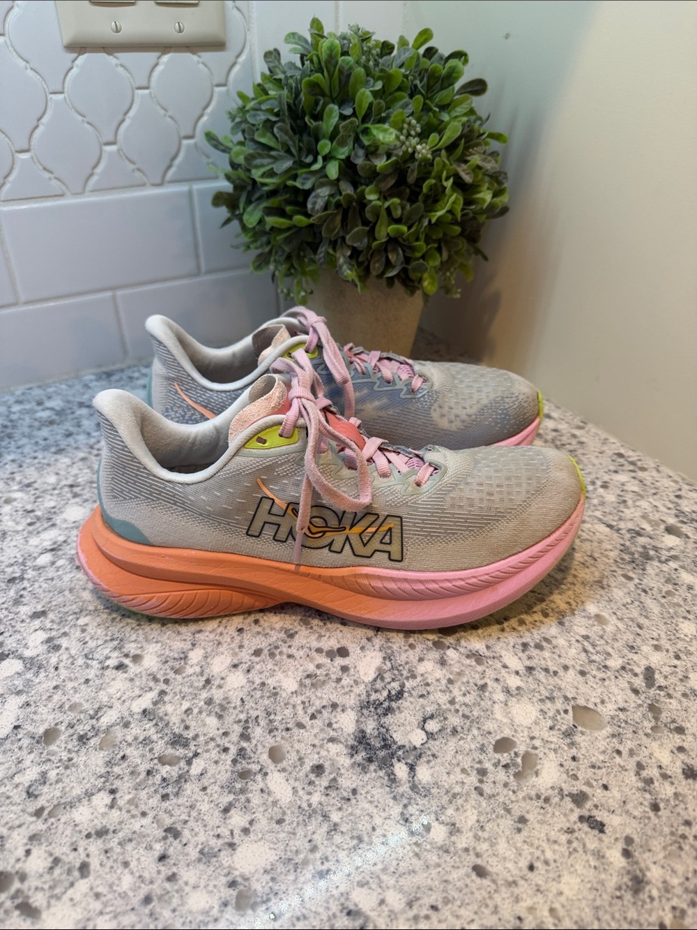 Hoka One One Mach 6 Illusion Dusk Lightweight Gray Pink Running Sneakers 7.5B
